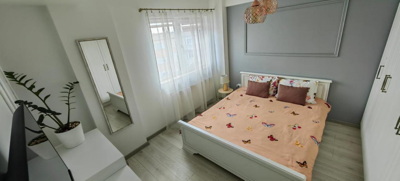 Apartament 1 Mai Bloc Nou-Self Check-In Craiova Esterno foto