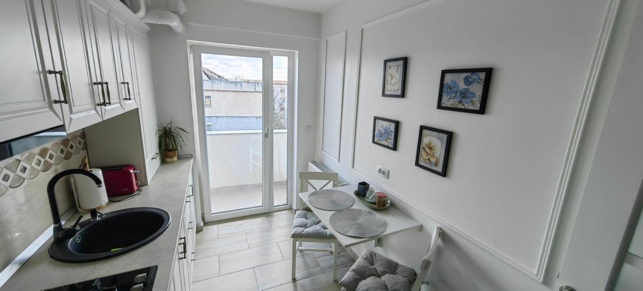 Apartament 1 Mai Bloc Nou-Self Check-In Craiova Esterno foto